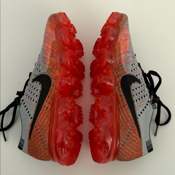 EUC Nike Air Women’s VaporMax Flyknit Wolf Grey Bright Crimson 7 Sneakers Shoes - Picture 6 of 9